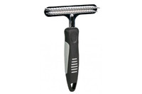 Скребница двухрядная с частым зубом TRIXIE, 11х15 см